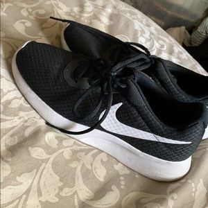 Black nike training shoes